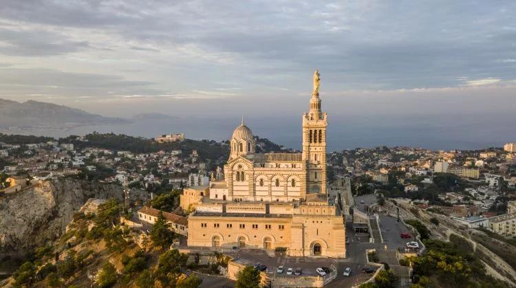 Besuch und Entdeckung der Notre-Dame de la Garde in Marseille