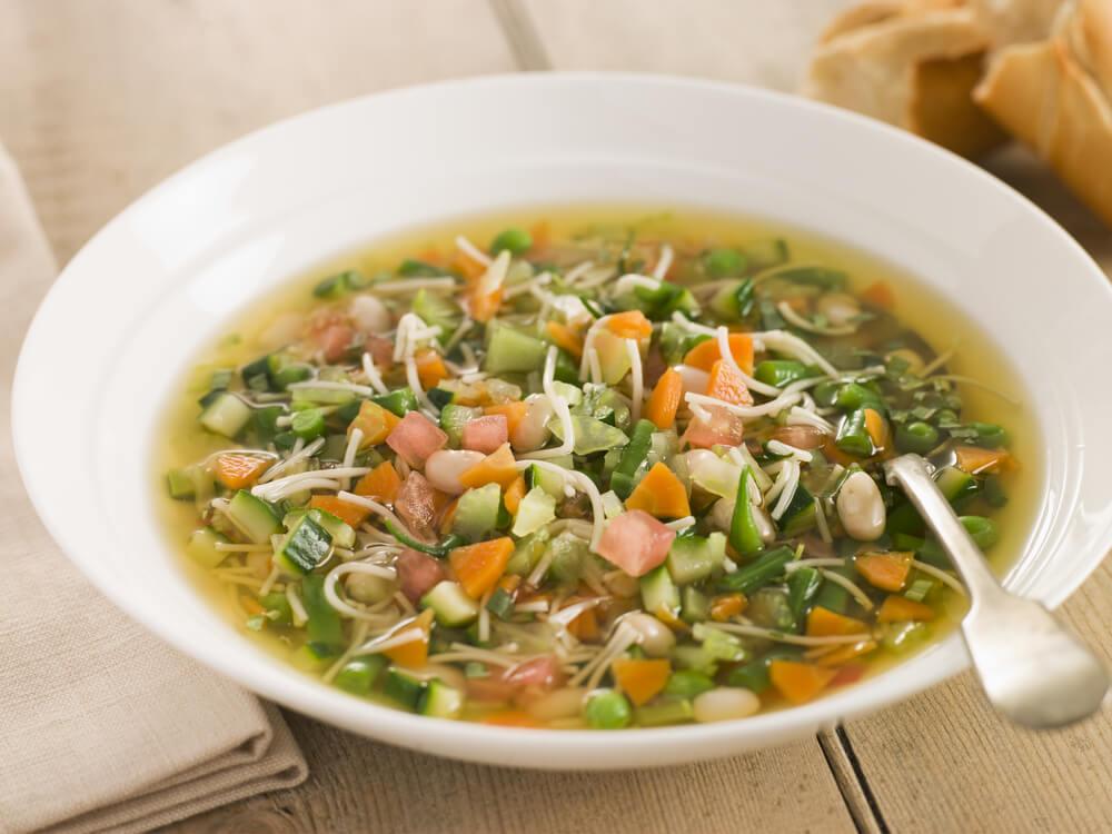 shutterstock Spezialitäten Aix en Provence Pistou-Suppe