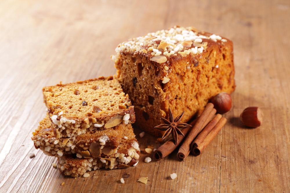 Lebkuchen,Kuchen,und,Gewürze,wie,Zimt,Nüsse