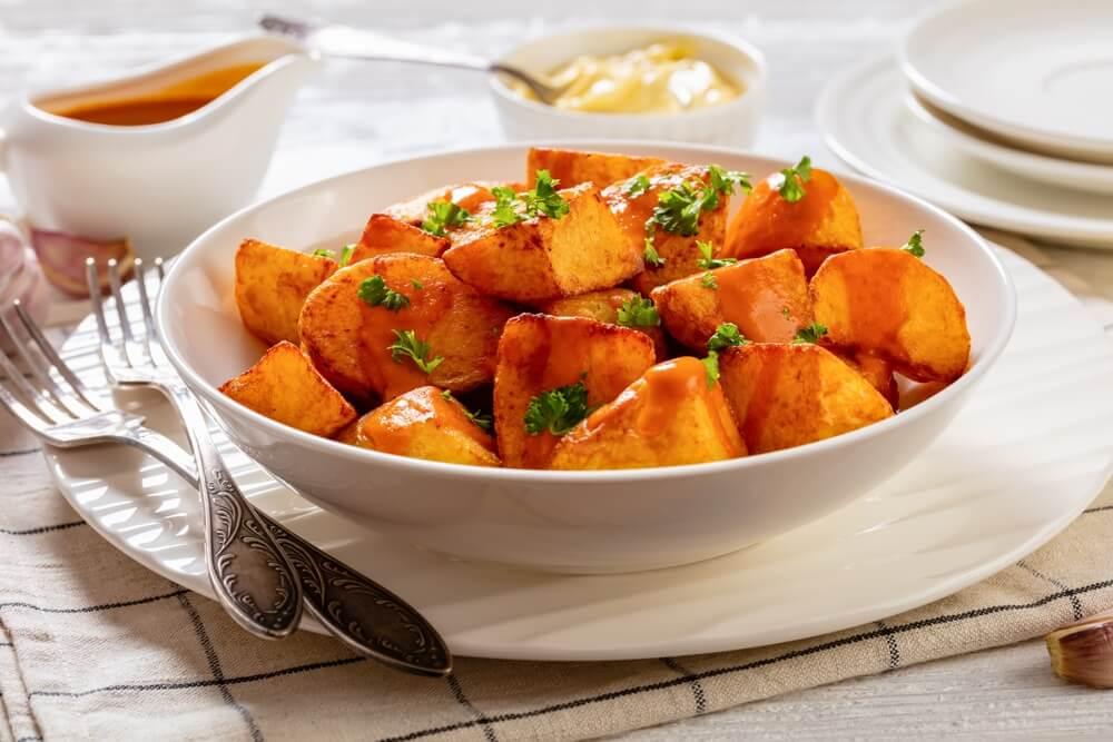 especialidades barcelona patatas bravas