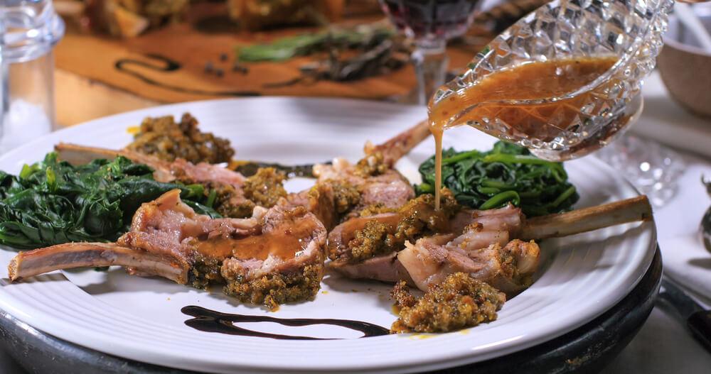 specialità londinesi cosciotto d'agnello con salsa alla menta