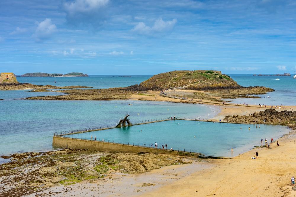 Vacaciones, en, Bretaña, Francia: Puerto de la ciudad de Saint Malo