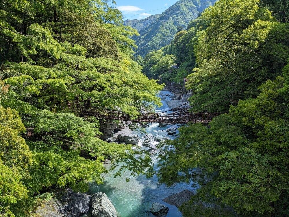 Kazurabashi-Brücke über den Yoshino-Fluss shutterstock