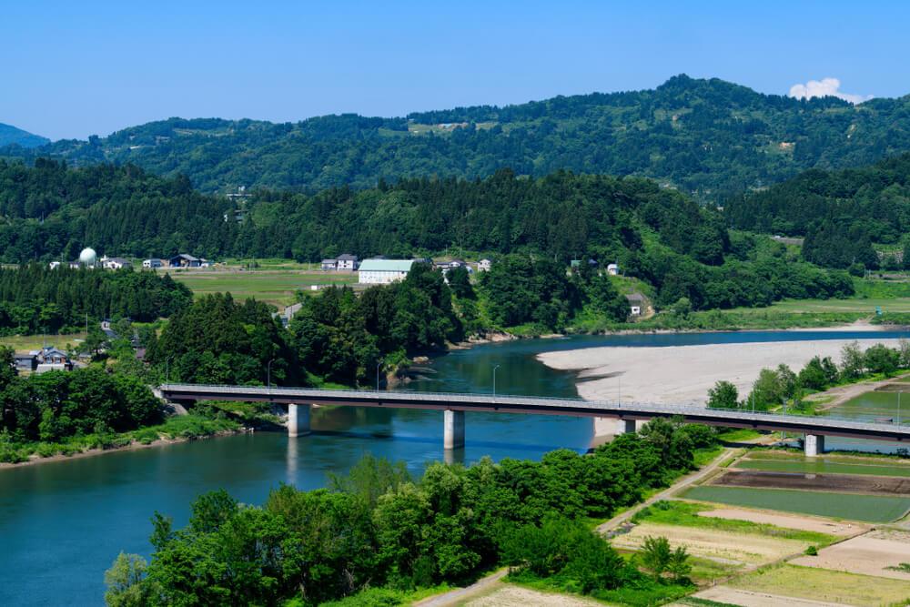 Der Shinano-Fluss shutterstock