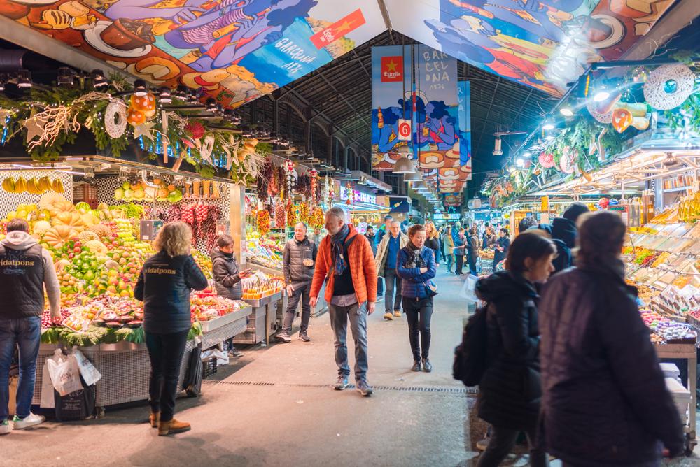 Barcellona,Spagna,12.14.2017,Scatto,Di,Stand,Del,Mercato,E,Gente,In