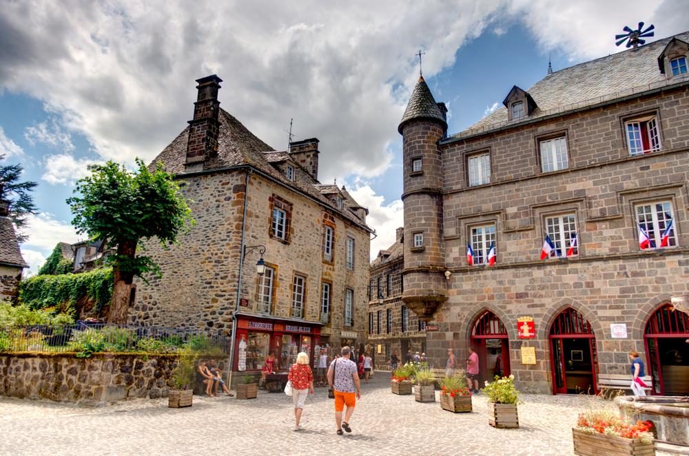 Salers,,Frankreich,,August,2019,:,Malersches,Dorf,In,Der