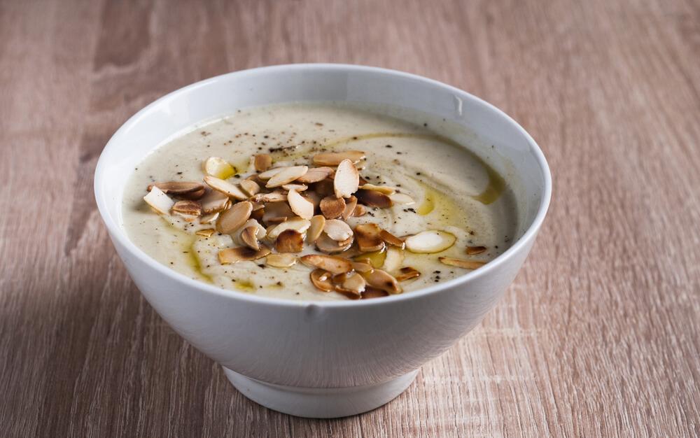 specialità madrid sopa de almendra zuppa di mandorle