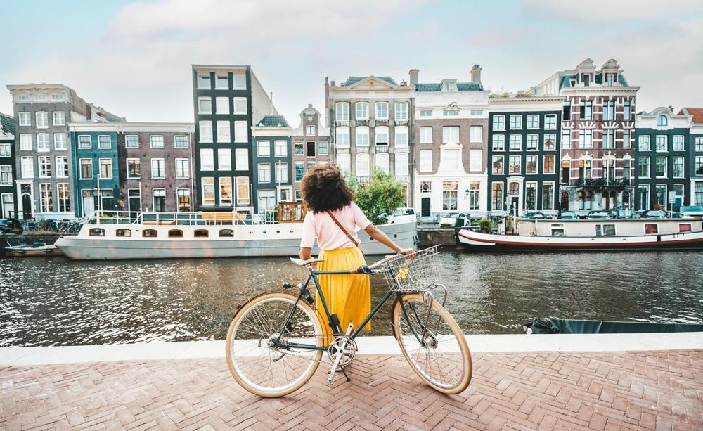 Glückliche, weibliche Touristin in Amsterdam, Stadt, Niederlande, ,delightful, Frau