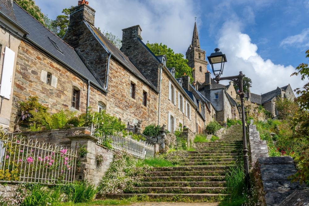 Alte Häuser in Brélevenez, Treppen in Lannion, Côtes d'Armor, Bretagne, Frankreich