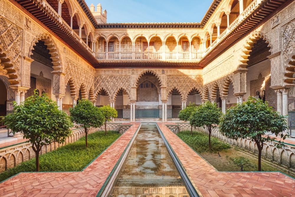 Hof im königlichen Alcázar von Sevilla (Real Alcázar)