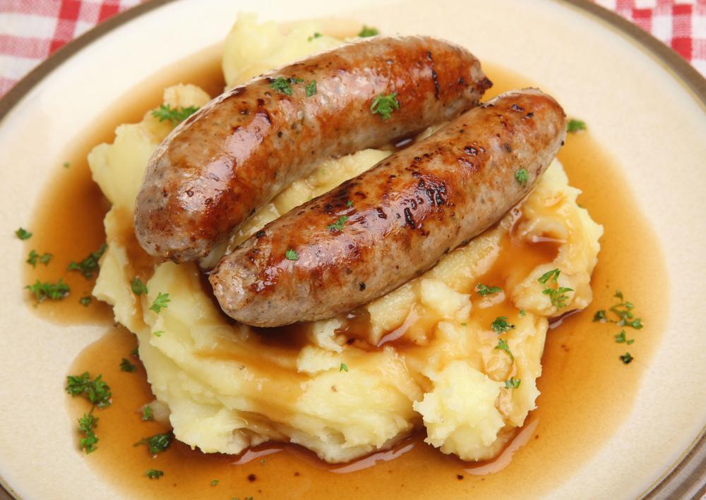 Würstchen,und,Stampfkartoffeln,und,Soße