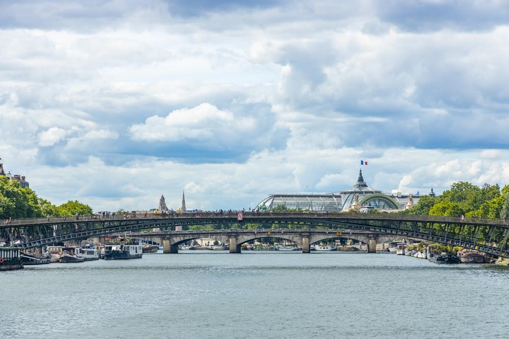 Parigi, Francia, Giugno 2022: Passerella, Léopold Sédar Senghor, Passerella, Vista