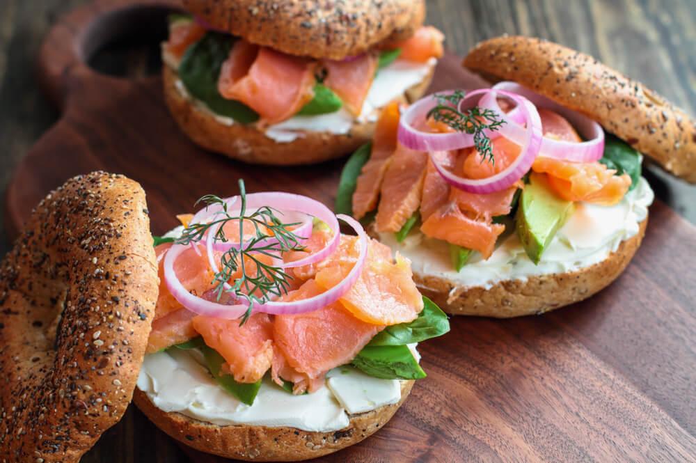 spezialitäten new york bagel lox mit cream cheese