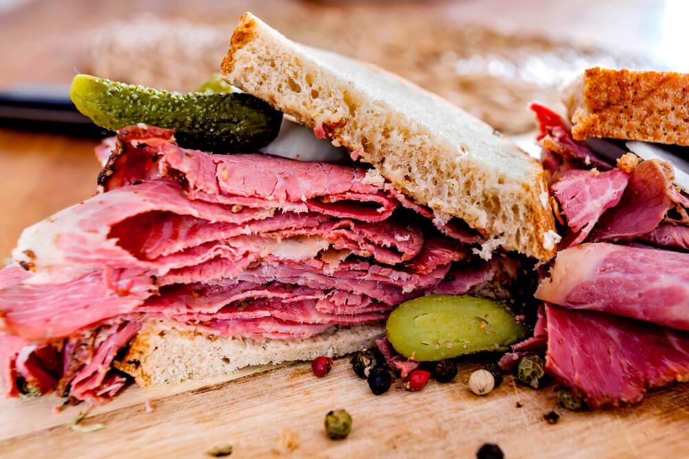 spezialitäten new york pastrami sandwich