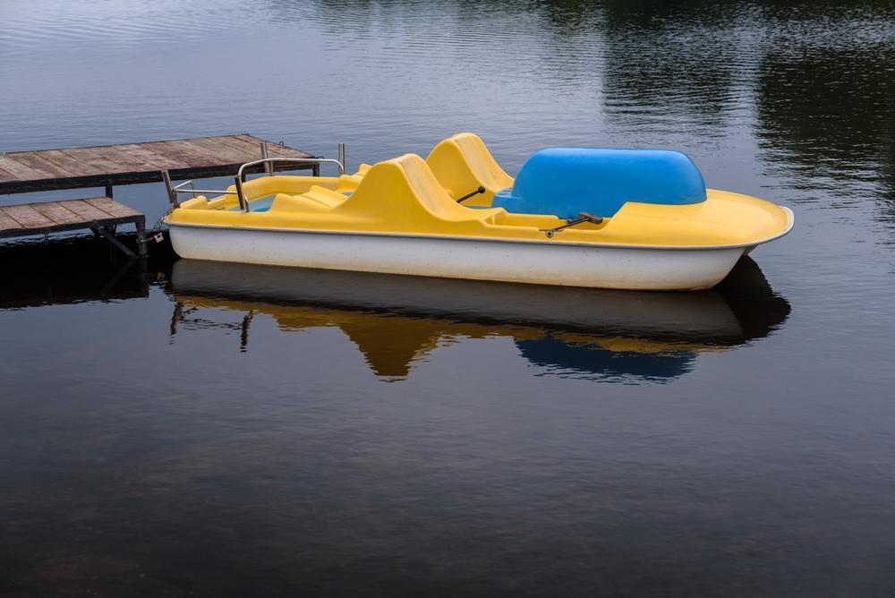 Turismo, ,Amarillo,Bote,De,Pedales,En,El,Lago