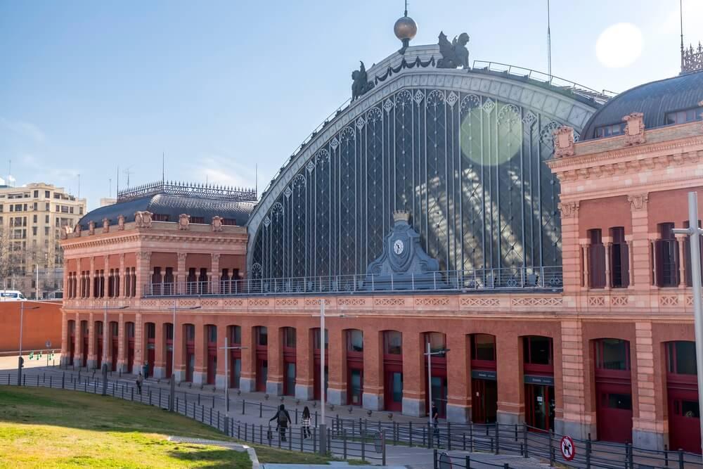 edificio de ladrillos de la estación Atocha