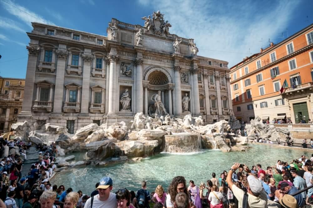 visita a la fuente de Trevi en Roma
