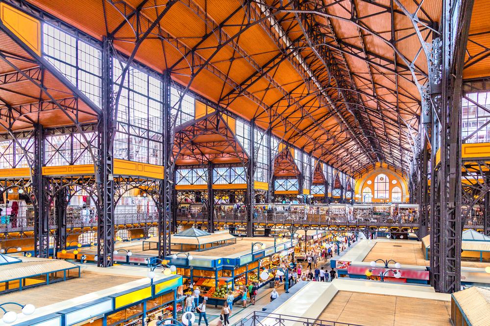 Innenräume der zentralen Markthalle von Budapest, Ungarn