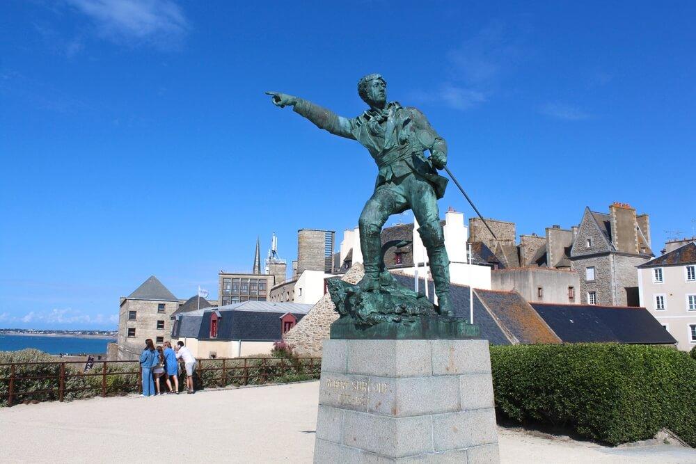 Korsarenstatue Surcouf