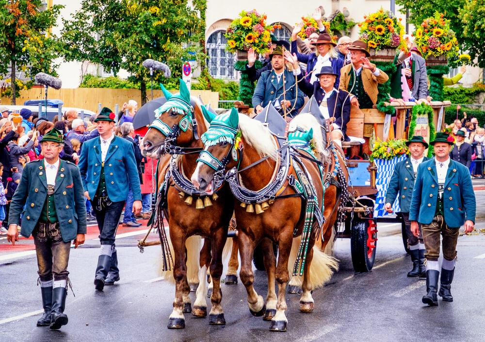 sfilata birrerie oktoberfest monaco