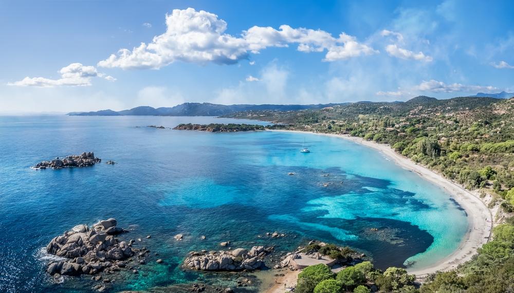 Luftaufnahme mit Strand von Tamaricciu auf der Insel Korsika, Frankreich