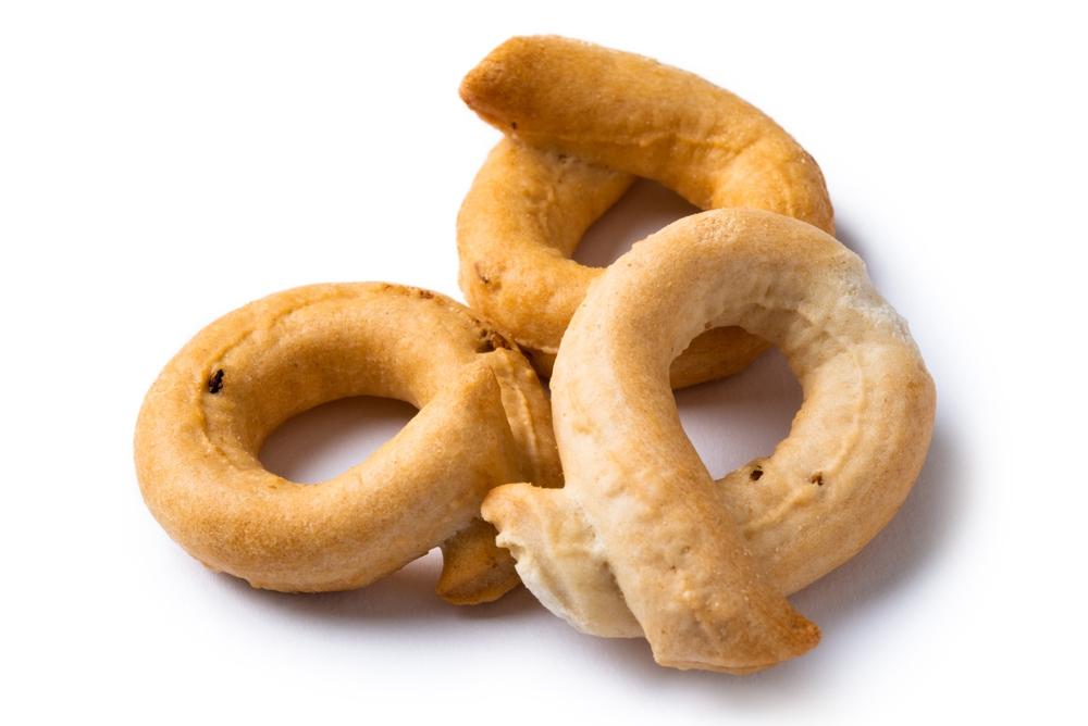 Italienische Taralli mit wildem Fenchel; ein traditioneller süd-europäischer Snack