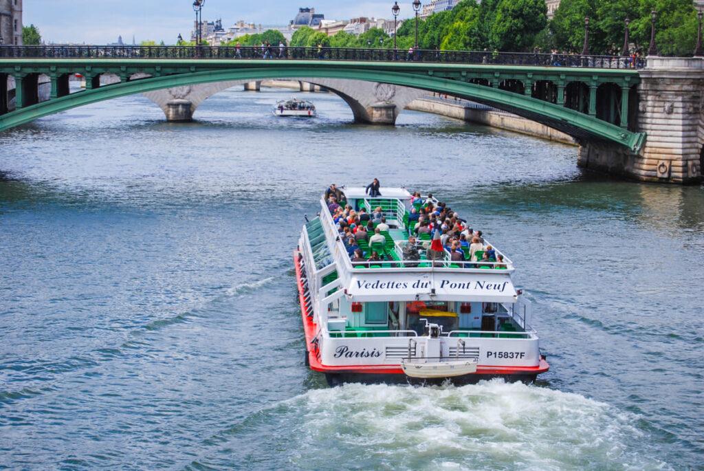Kreuzfahrt auf der Seine in Paris: Routen, Preise und Tipps